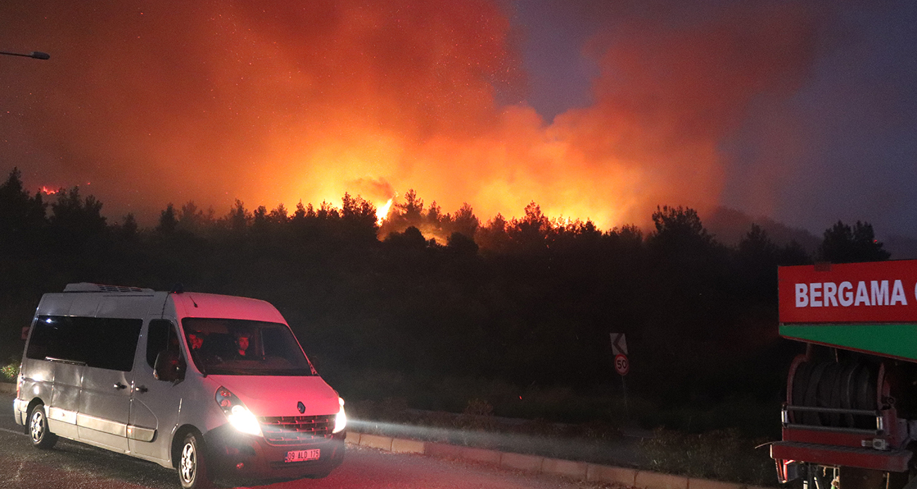 İzmir Selçuk’taki yangın havadan görüntülendi