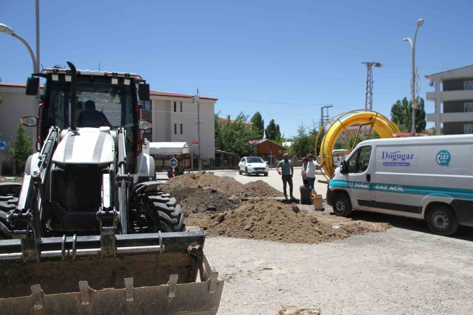 Malazgirt’te doğal gaz çalışmaları devam ediyor