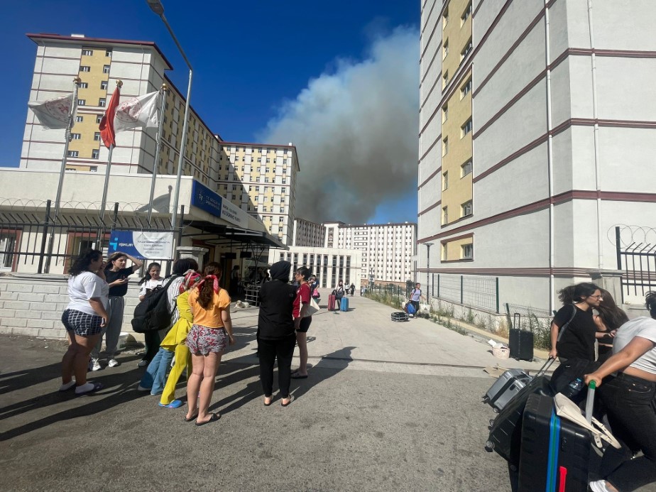 Bursa’da yangın: Uludağ Üniversitesi’ndeki yurtlar boşaltılıyor