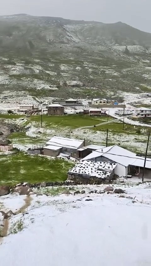 Ovit Yaylası’na Haziran ayında kar sürprizi