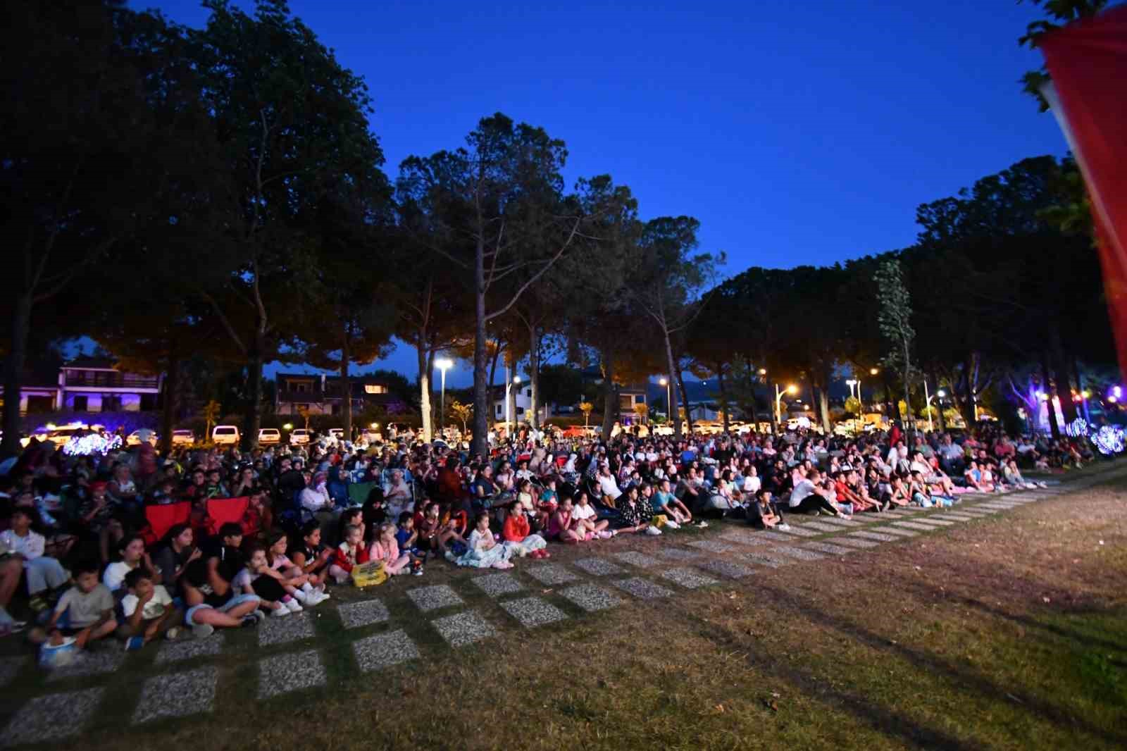 İznik’te yaz etkinlikleri açık hava sinemasıyla başladı