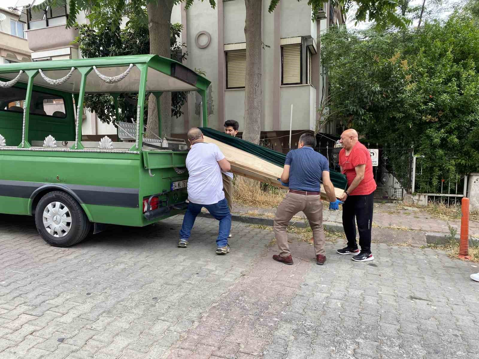 Eski Bakanın kardeşi emekli hakim evinde ölü bulundu
