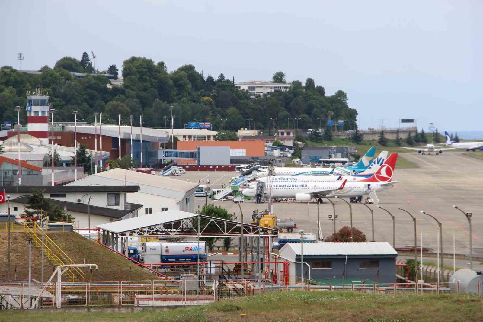 Trabzon Havalimanı’nda turizm sezonu yoğunluğu