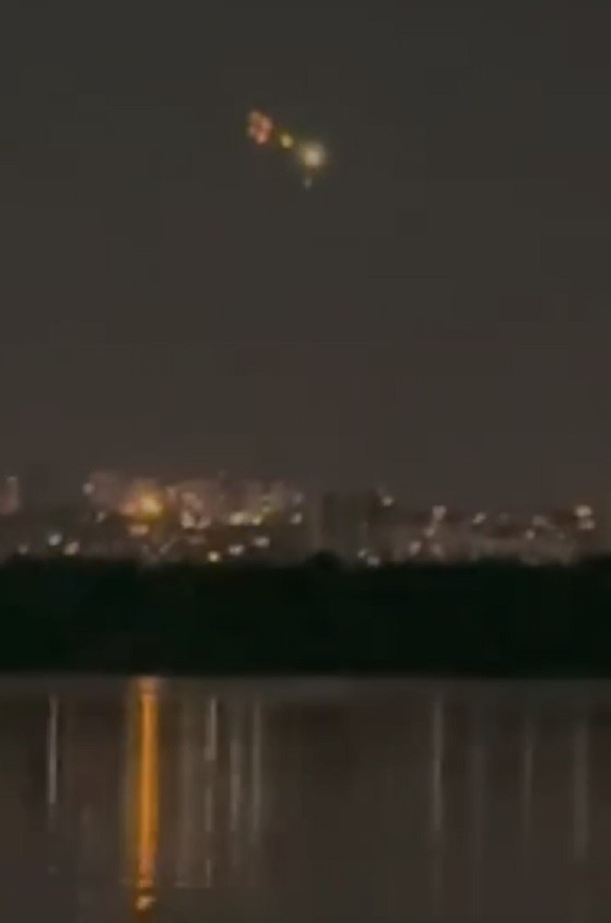 İstanbul semalarında ilginç anlar: Parlak cisim merak uyandırdı