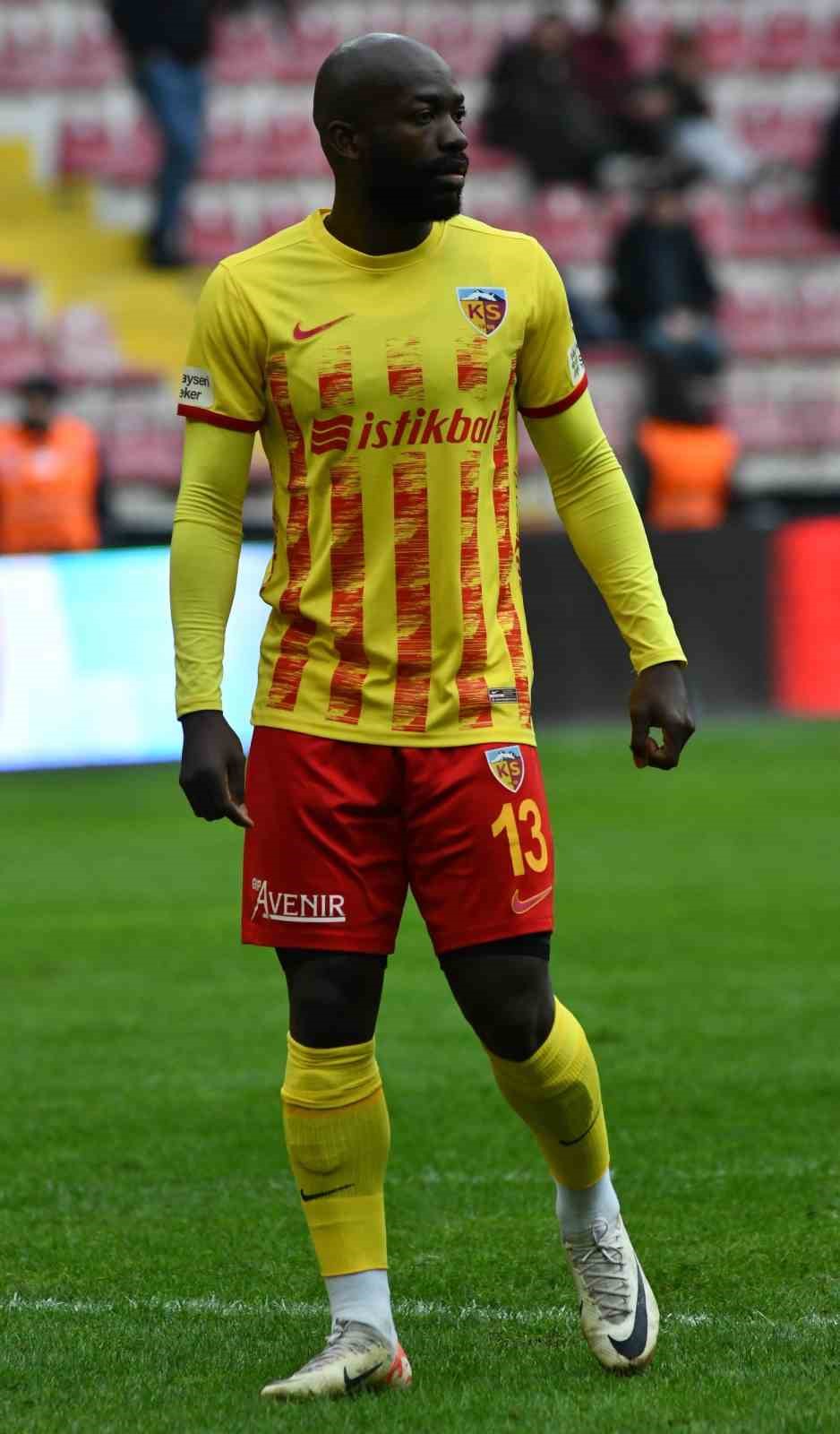 Stephane Bahoken 1 yıl daha Kayserispor’da