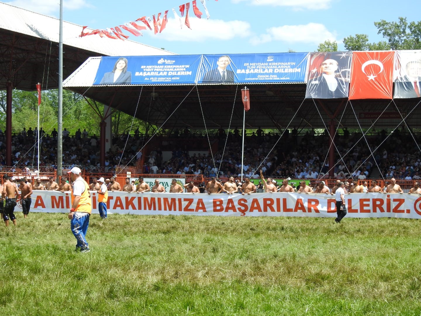 Kırkpınar’da başpehlivanlardan A Milli Futbol Takımı’na destek