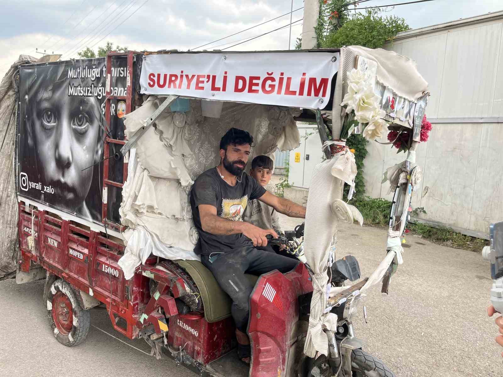 Suriyeli sanılmaktan korktu, motosikletine yazdı: 