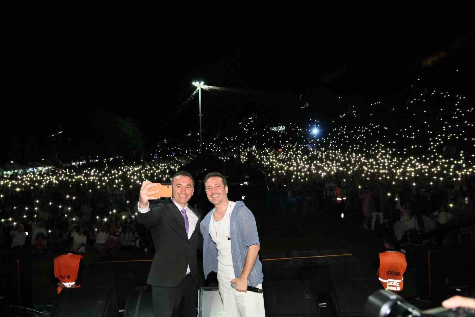 Oğuzhan Koç, Sivrihisar’da unutulmaz bir konser verdi