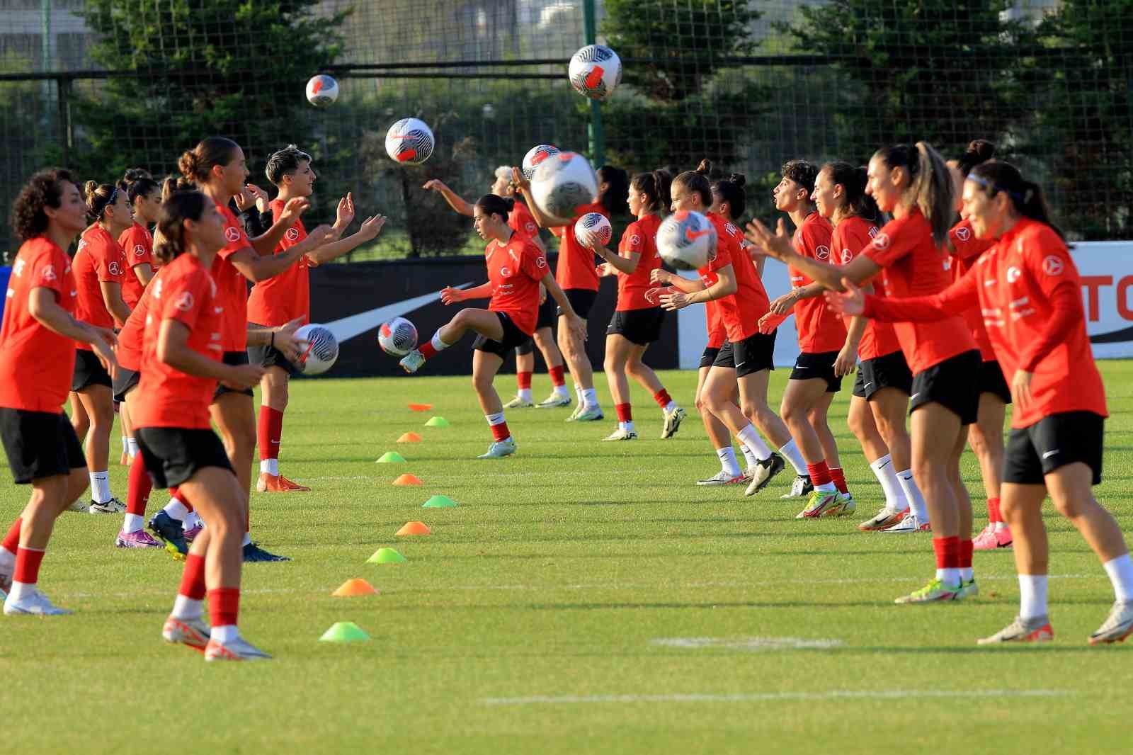 A Milli Kadın Futbol Takımı, İsviçre ve Macaristan maçları hazırlıklarını sürdürdü