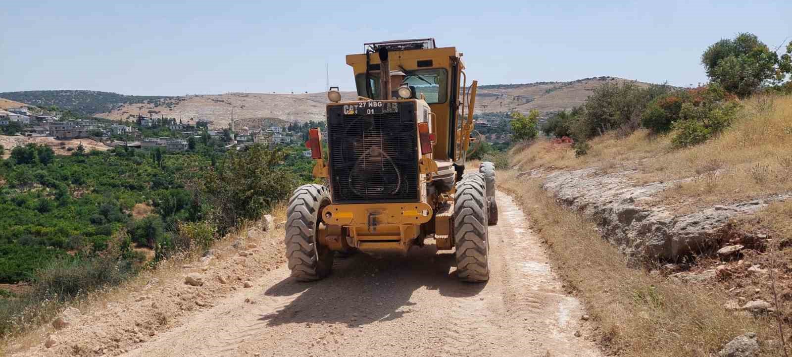 Nizip Belediyesi’nin kırsaldaki hizmetleri sürüyor