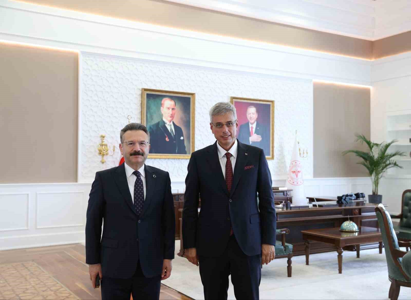 Vali Hüseyin Aksoy yeni atanan Sağlık Bakanı Prof. Dr. Kemal Memişoğlu’nu ziyaret etti