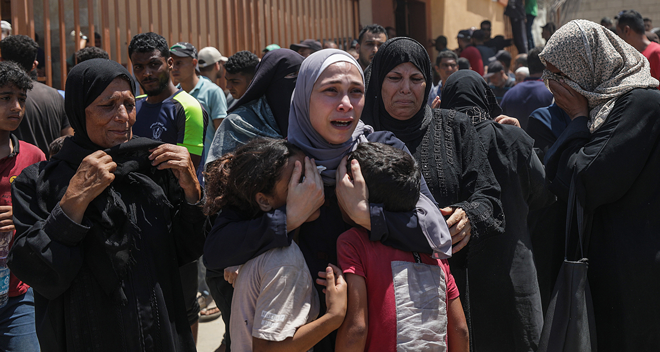 İsrail'in Gazze'de camiyi hedef aldığı saldırıda can kaybı 17'ye yükseldi