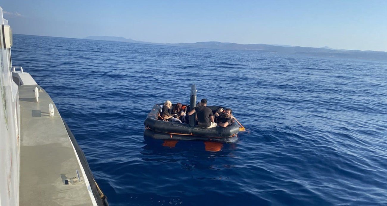 Ayvalık açıklarında 4’ü çocuk 18 düzensiz göçmen kurtarıldı