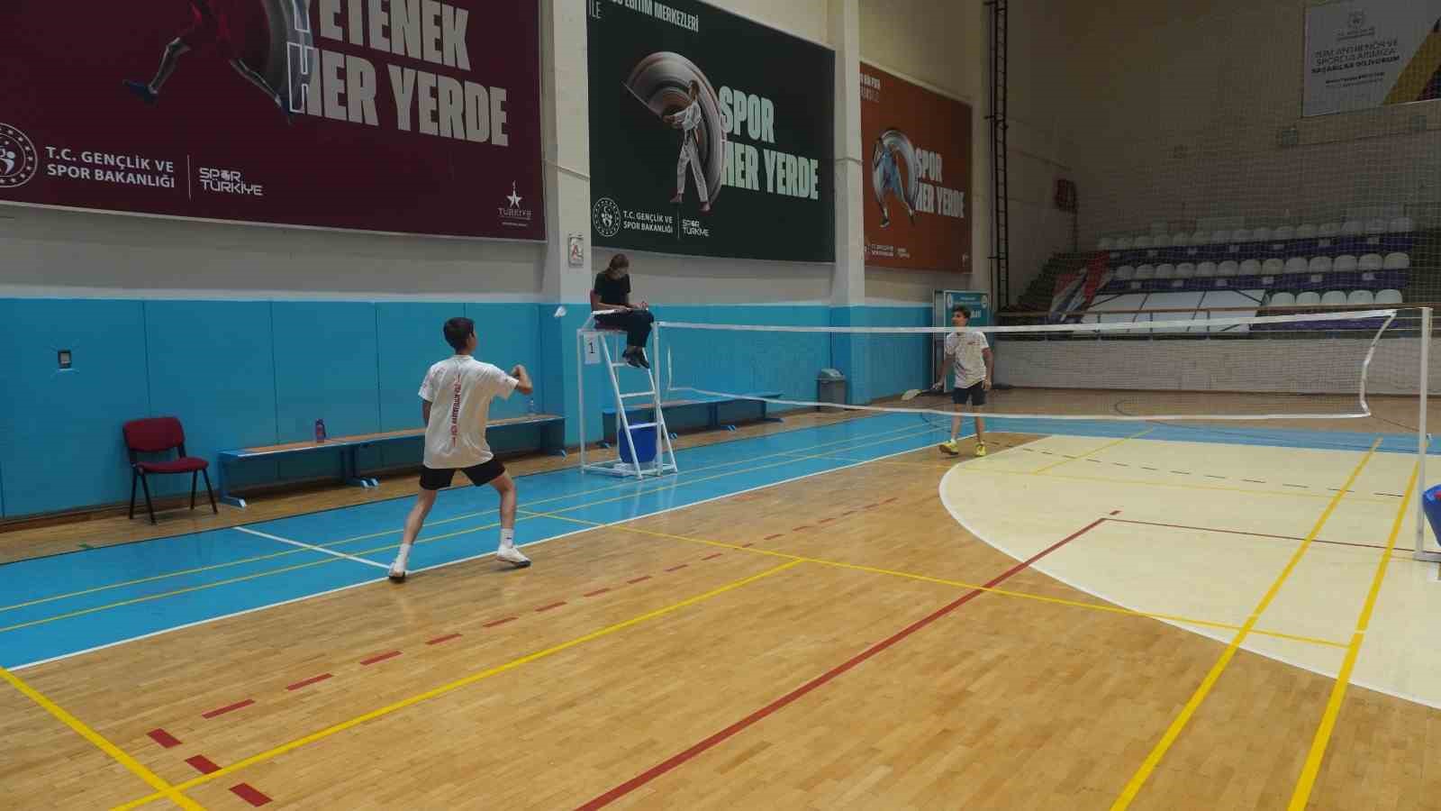 15 Temmuz Şehitlerini Anma Badminton Turnuvası sona erdi