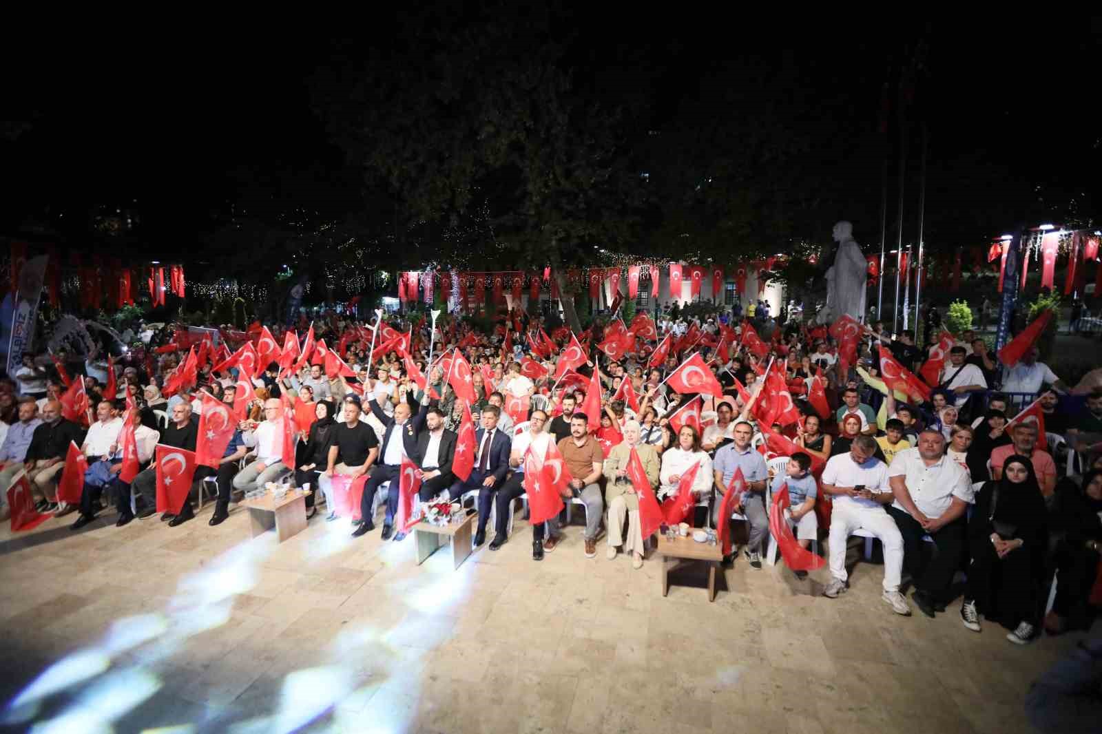 Kağıthane’de 15 Temmuz Demokrasi ve Milli Birlik Günü nöbeti tutuldu