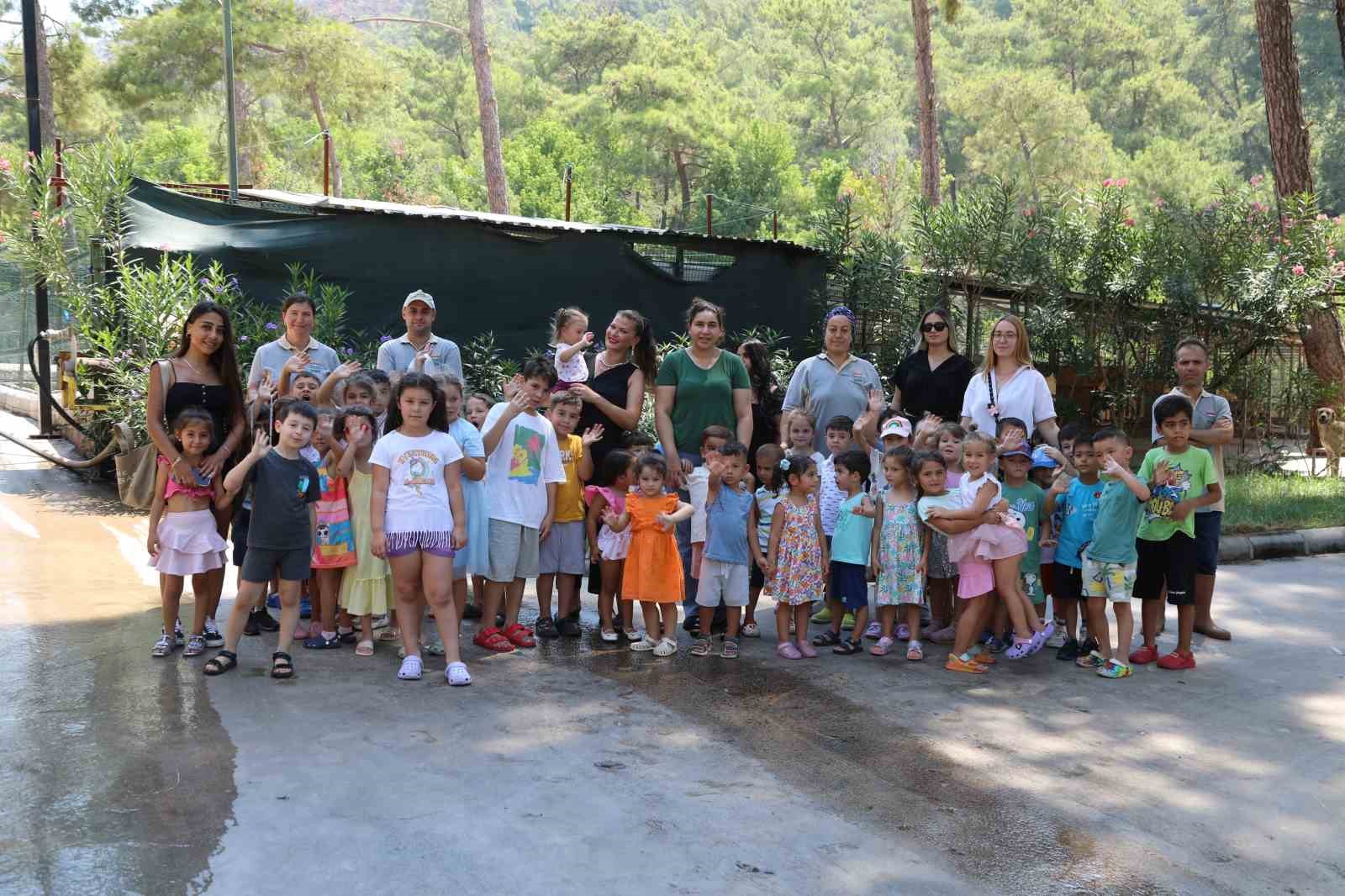 Marmaris Belediyesi Geçici Hayvan Bakımevi minik öğrencileri ağırladı