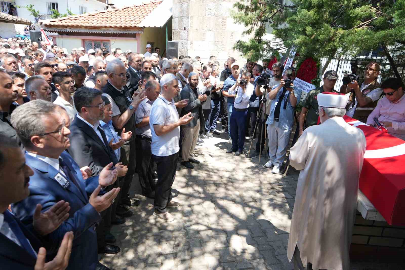 Bakan Yumaklı, şehit orman müdürünün cenazesine katıldı