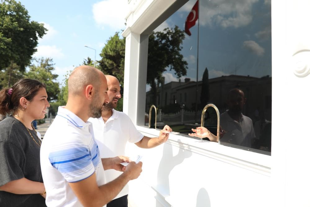 Kapılarını 100 yıl sonra müze olarak yeniden açan Yıldız Sarayı ziyaretçi akınına uğradı