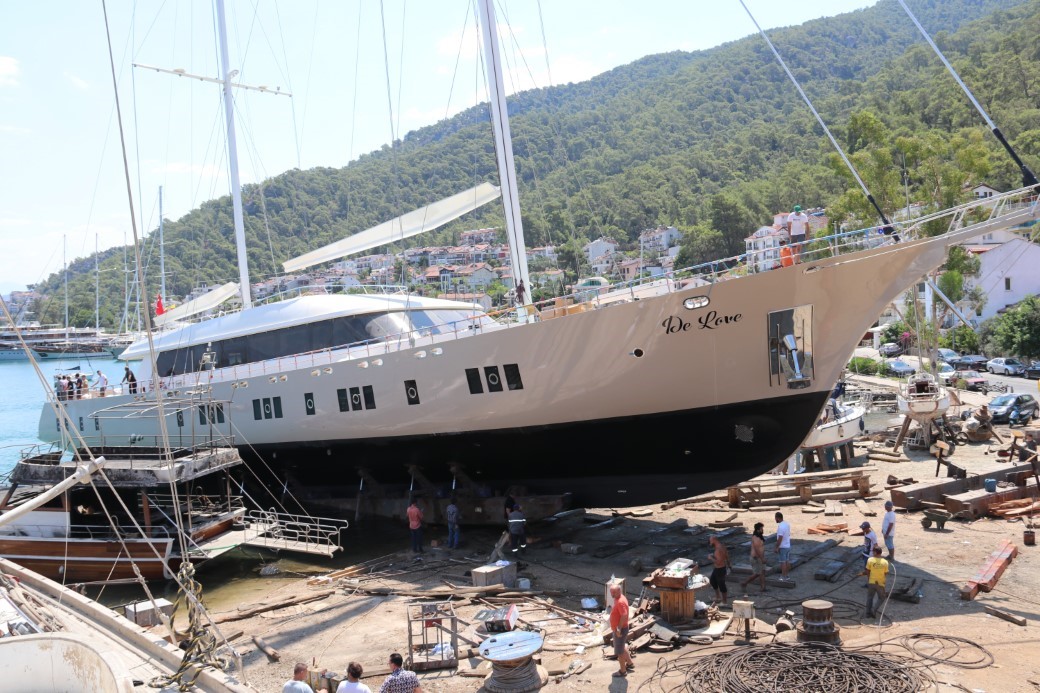 Fethiye Tersanesi’nde üretilen dev gulet denize indi