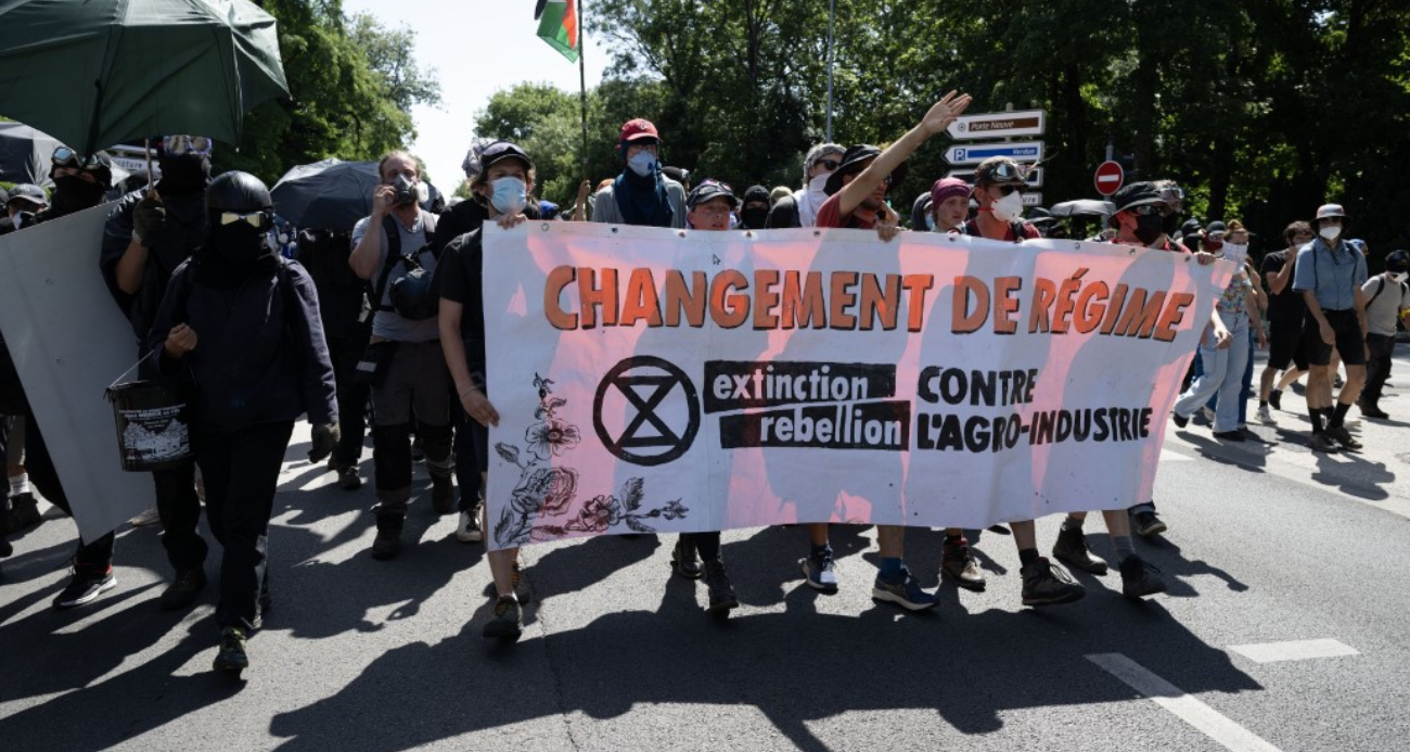 Fransa'da yapay su havzaları protestosuna polis müdahalesi: 6 yaralı, 5 gözaltı