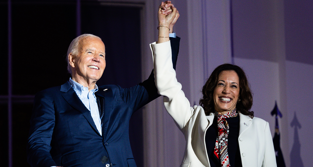 Biden'dan başkanlık yarışında yardımcısı Kamala Harris'e destek