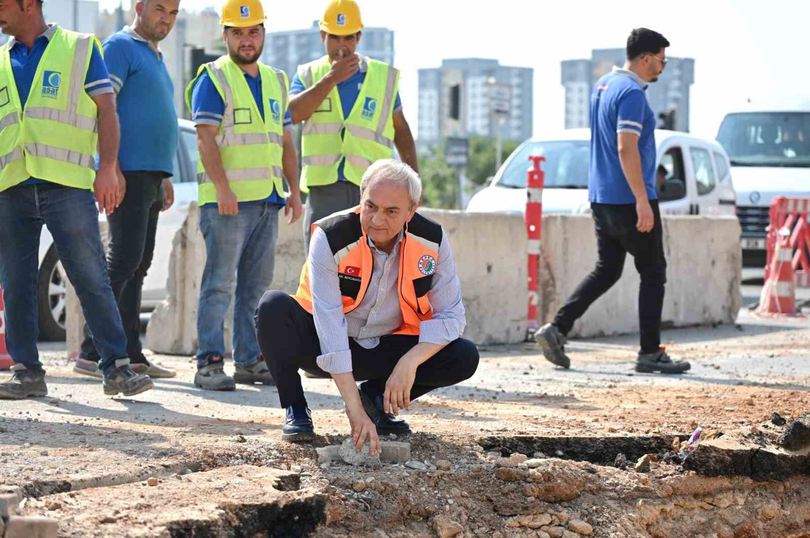 Kepez, Büyükşehir ile birlikte ilçenin yağmur suyu sorununu çözüyor