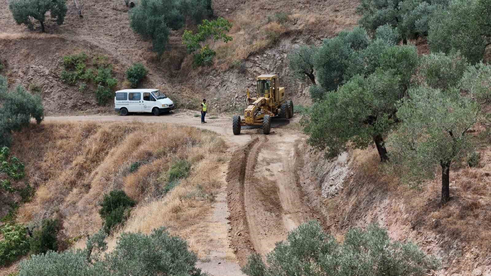 Aydın Büyükşehir Belediyesi kırsal mahallerde yol çalışmalarını sürdürüyor