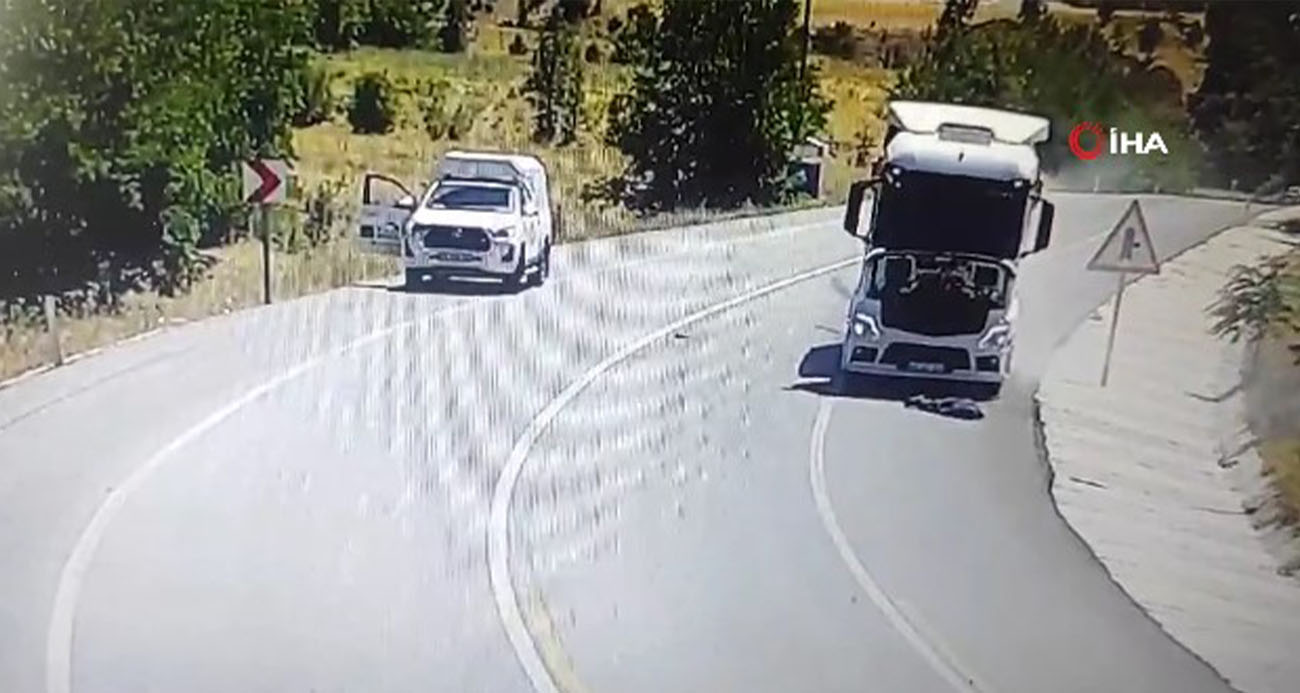 Böyle kaza görülmedi: Yolun ortasındaki yaralı serçeyi kurtarmak isterken kamyon çarptı