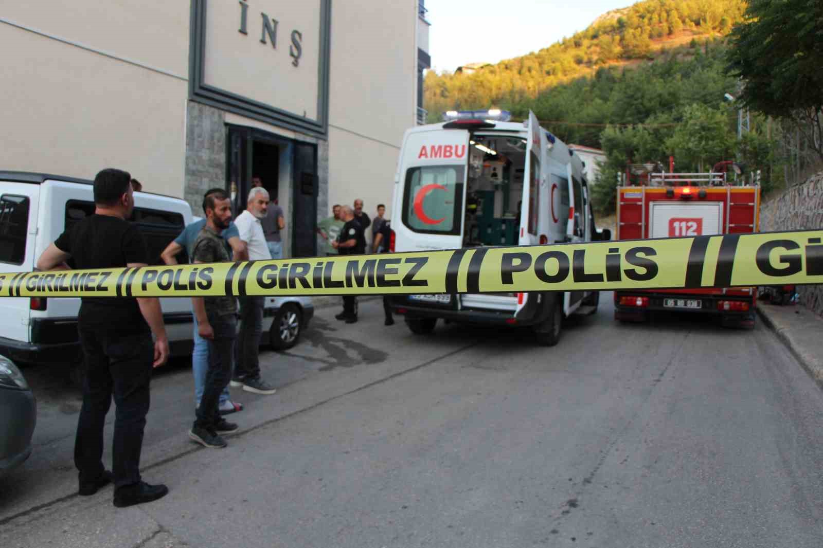 Amasya’da asansörle duvar arasına sıkışan tamirci hayatını kaybetti