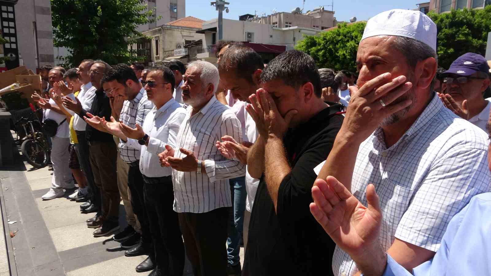 Mersin’de İsmail Haniye için gıyabi cenaze namazı kılındı