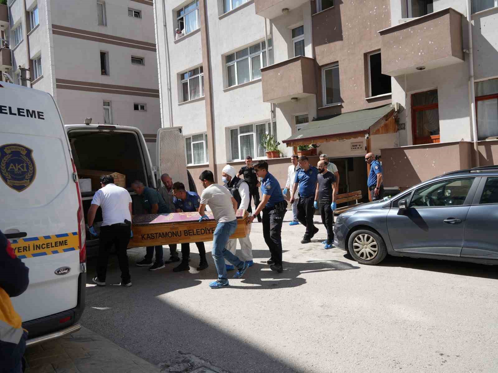 Polis memurunun şehit edip annesini rehin alan şahısın cenazesi morga kaldırıldı