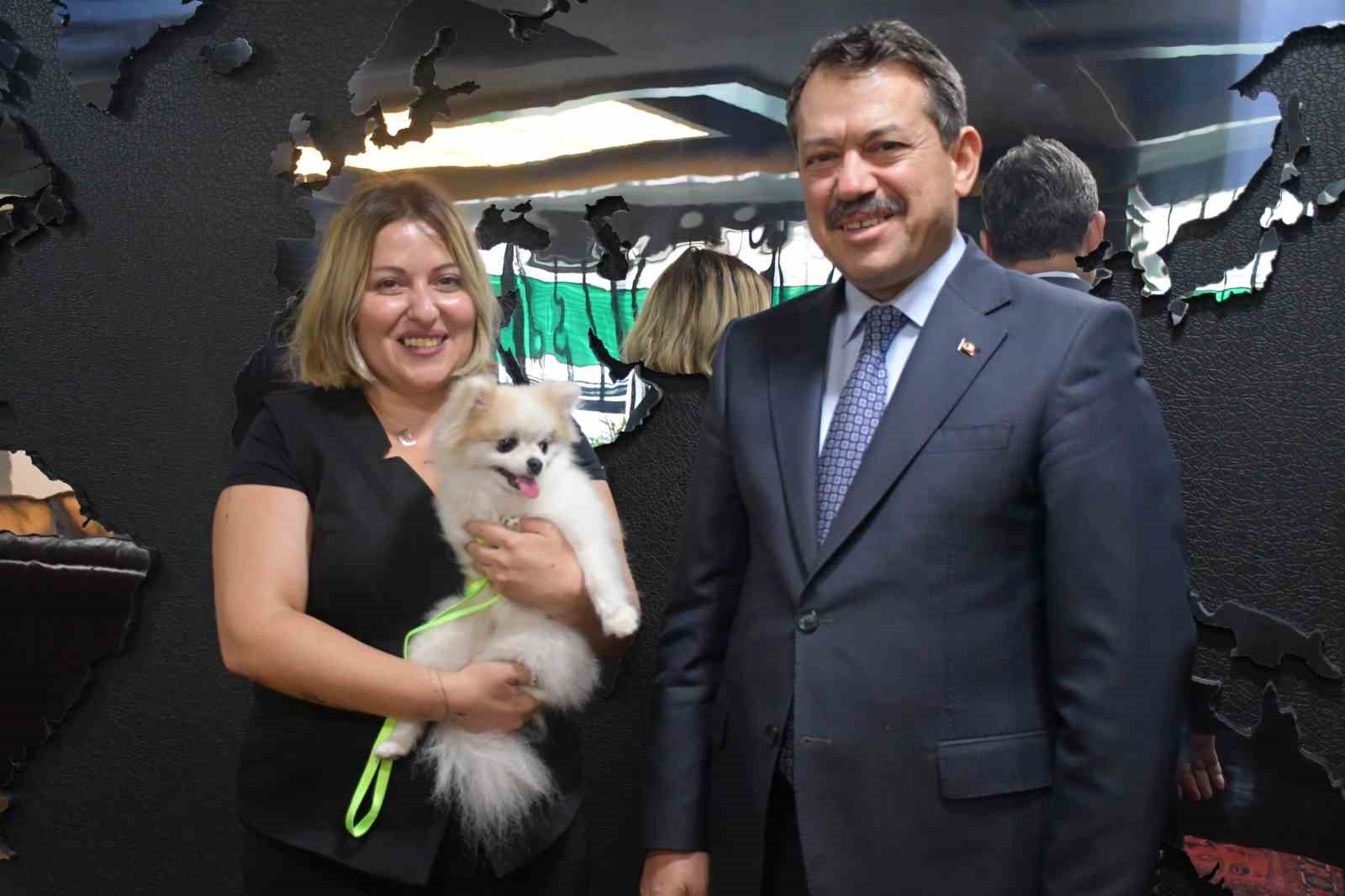 Eskişehir’de şiddet gören köpeği zabıt kâtibi sahiplendi