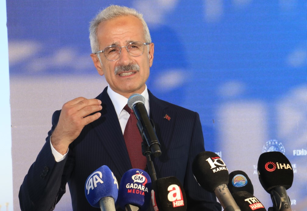 Açılan feribot ve deniz uçağı iskelesi ile Kıbrıs’a seyahat artık 1,5 saate düştü
