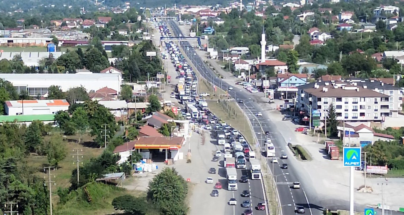 İstanbul yönü trafiğe kapatılmıştı!