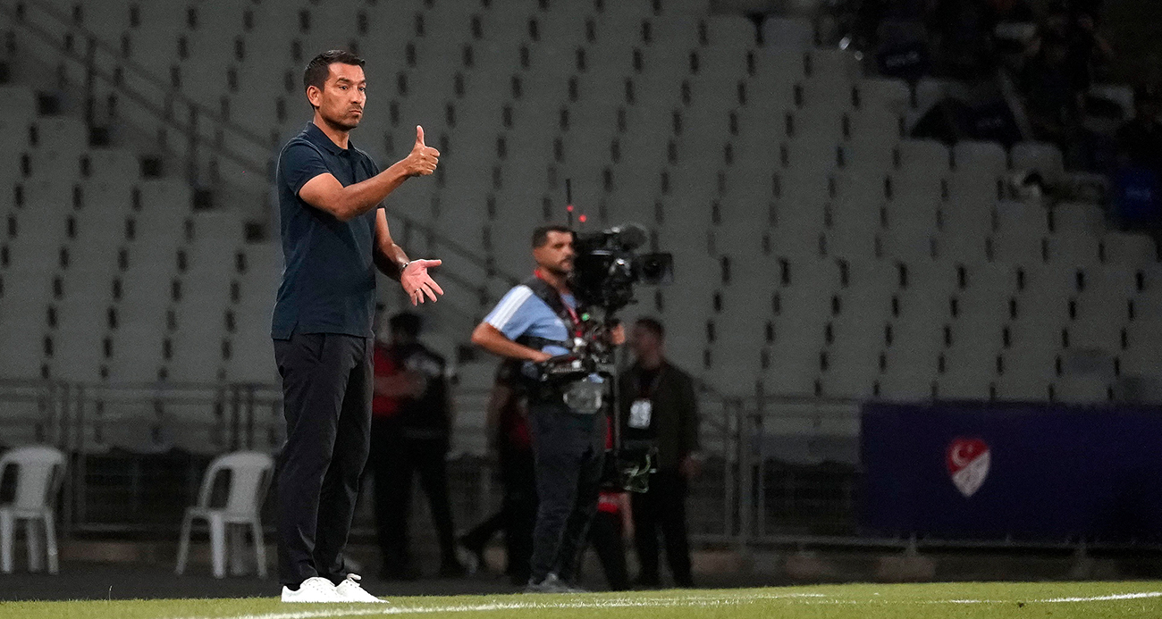 Giovanni van Bronckhorst, Beşiktaş kariyerine kupayla başladı