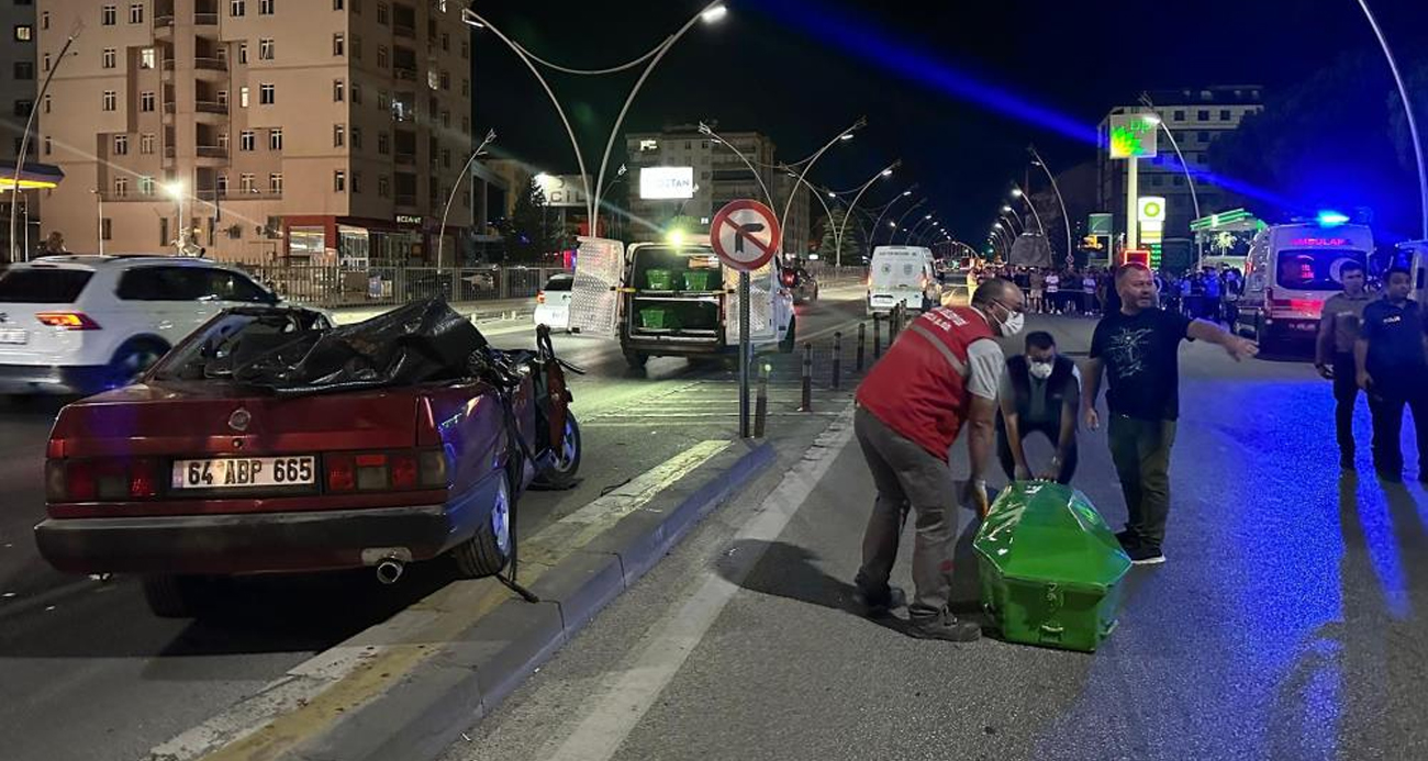 Tırın dorsesine çarpan otomobildeki bir kişi hayatını kaybetti