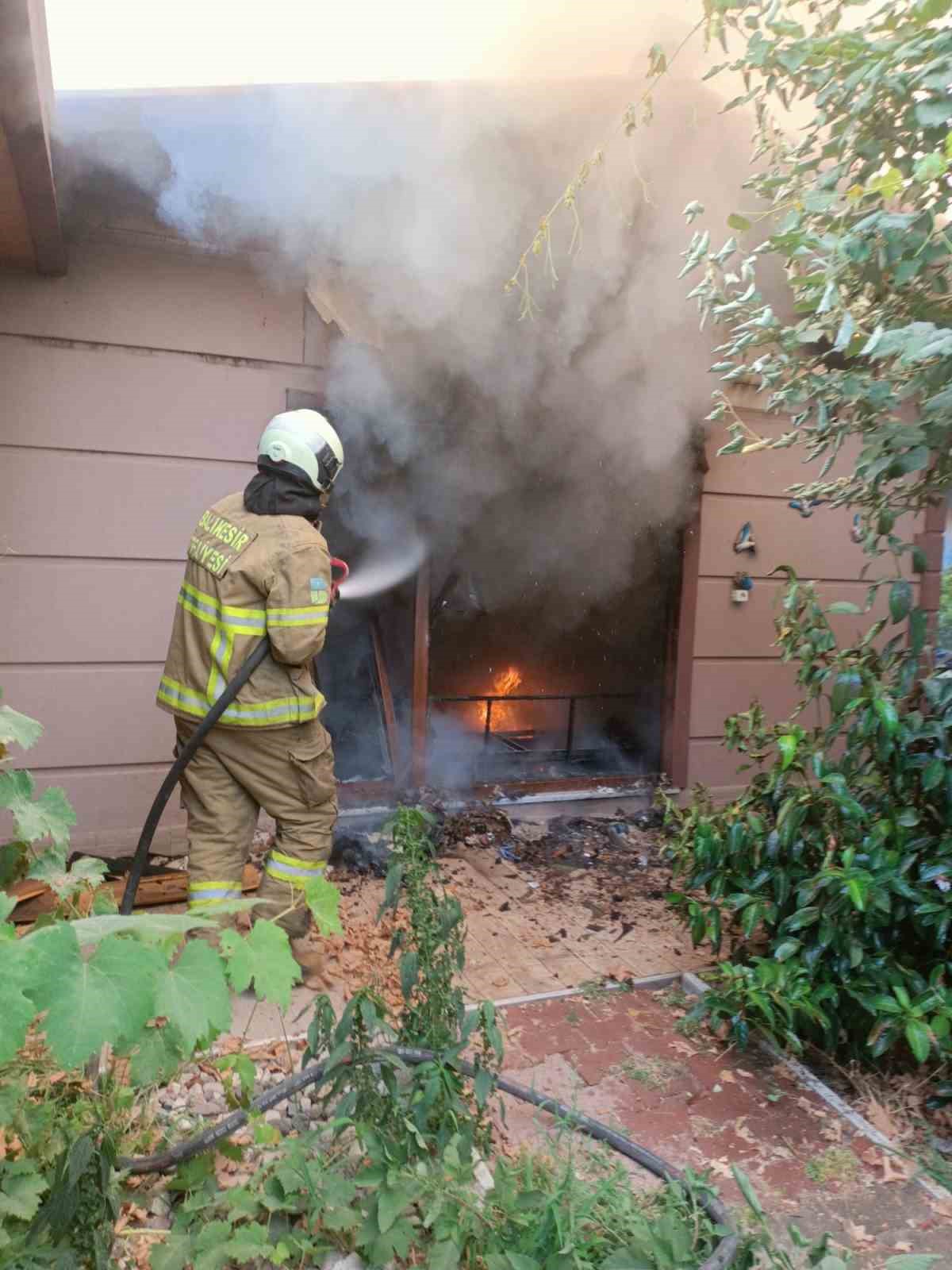 Susurluk’ta ev yangını; 1 yaralı