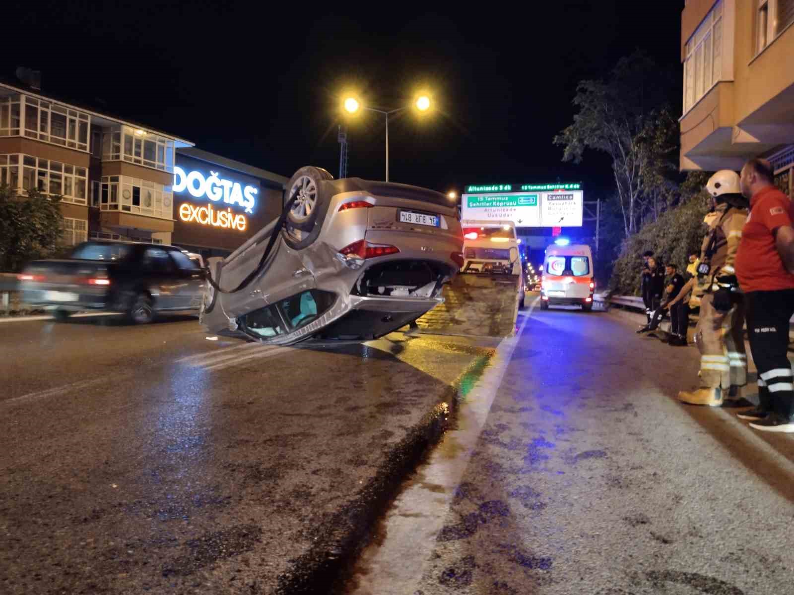 Üsküdar’da kontrolden çıkan otomobilin çarptığı araç takla attı