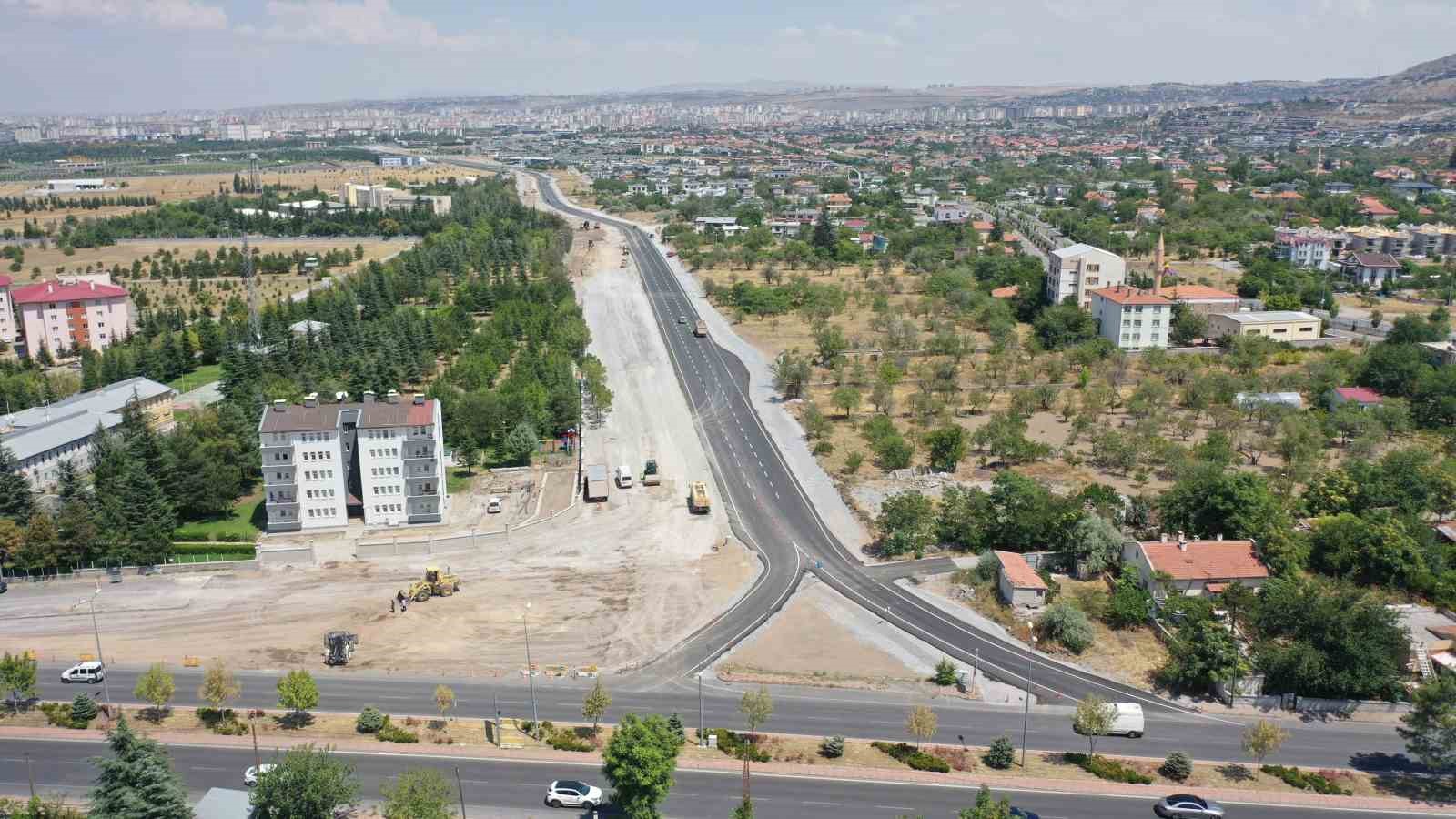 Büyükkılıç, iki bulvarı birbirine bağlayan yeni yolu inceledi