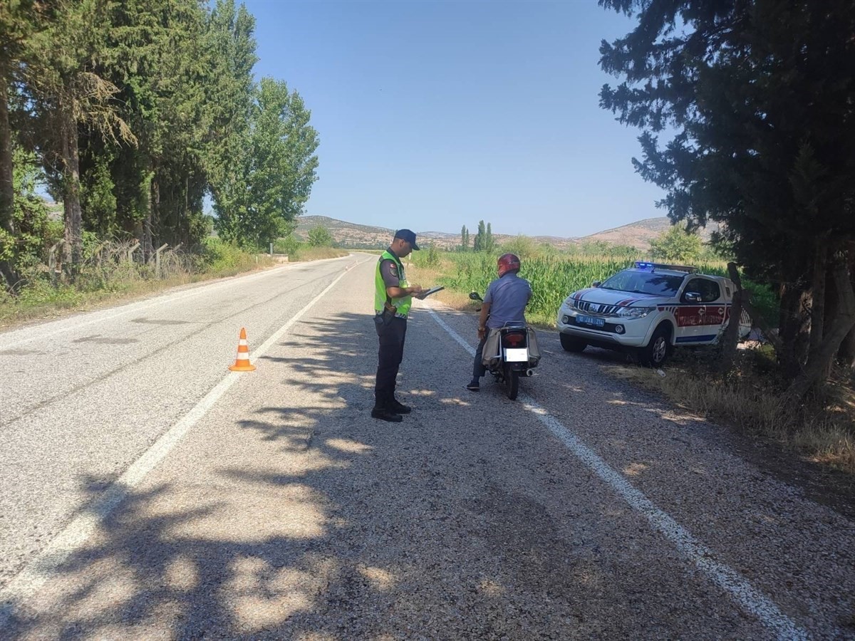 Balıkesir’de jandarmadan trafik denetimi: 16 araç trafikten men