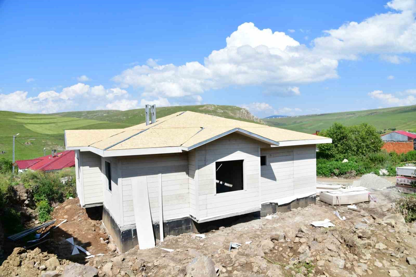 Ardahan’da deprem konutları ’büyük bir hızla’ inşa ediliyor