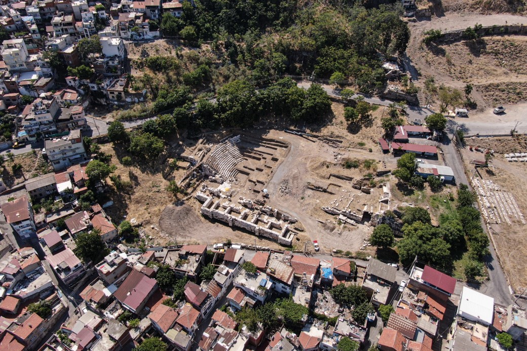 Smyrna Tiyatrosu kazıldıkça tarih fışkırıyor: İzmir’in ikinci Efes’i olacak