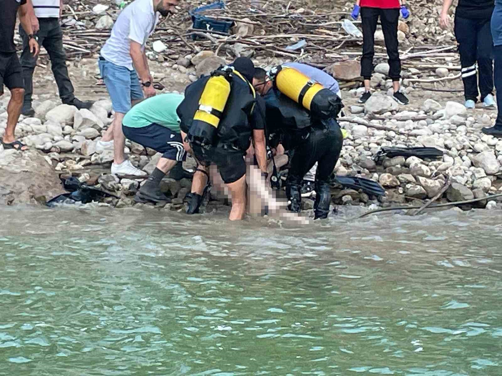 Serinlemek için girdiği baraj gölünde boğuldu