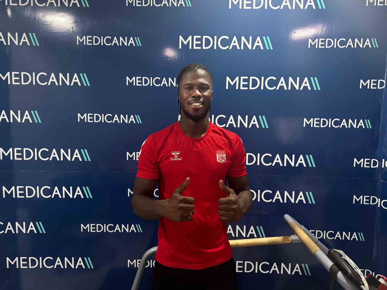 Sivasspor’un yeni transferi Keita Balde sağlık kontrolünden geçti