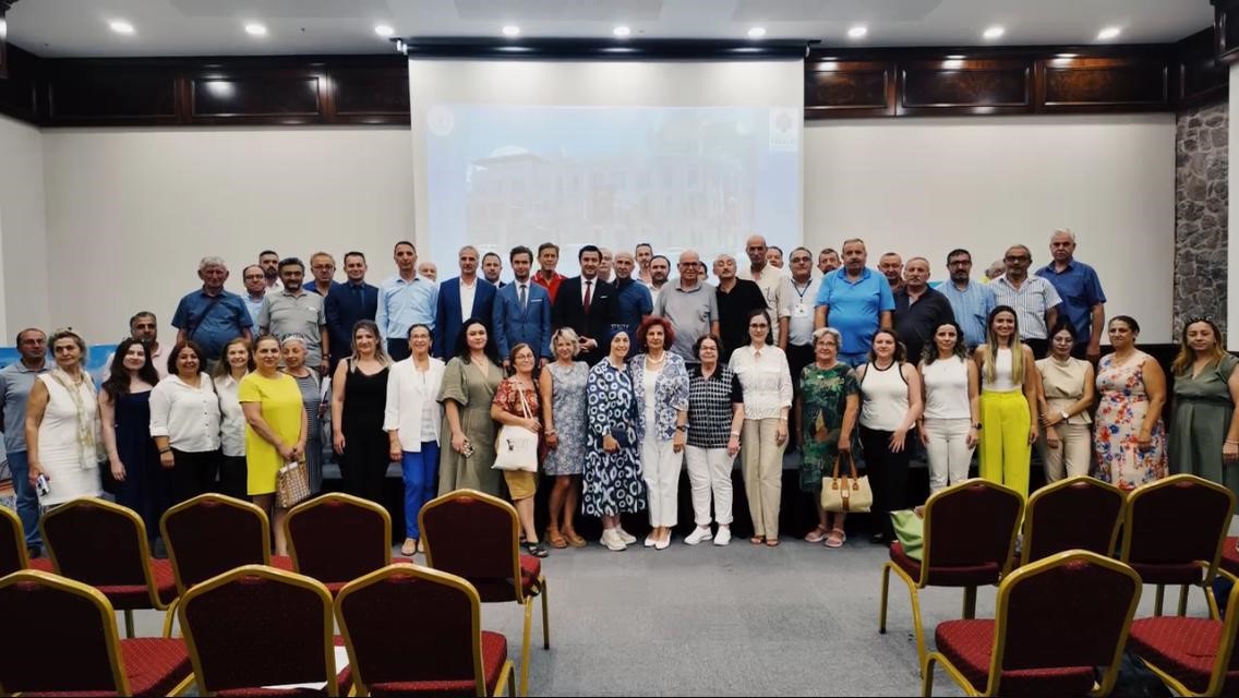 İzmir’de vakıflara yönelik eğitim verildi