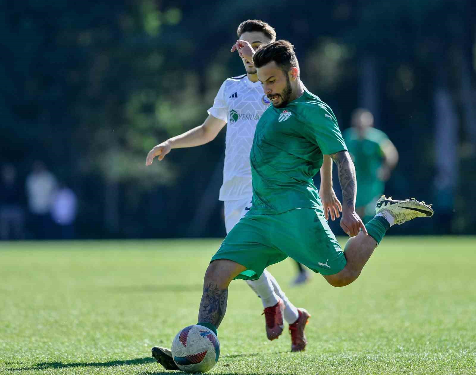 Bursaspor antrenman maçında Küçükçekmece Sinopspor’a yenildi