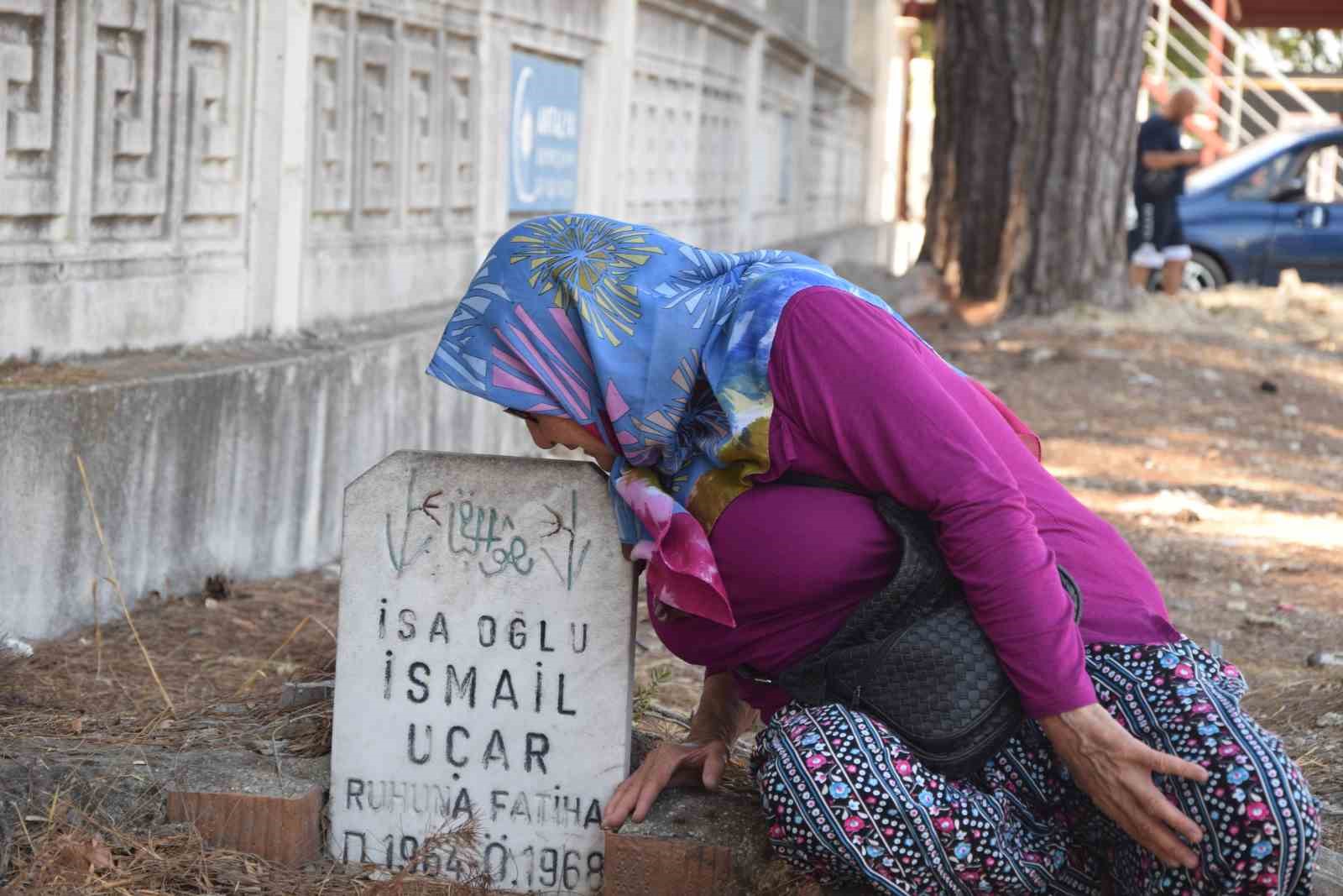 Sahipsiz çocuk mezarının altından göz yaşartan dram çıktı