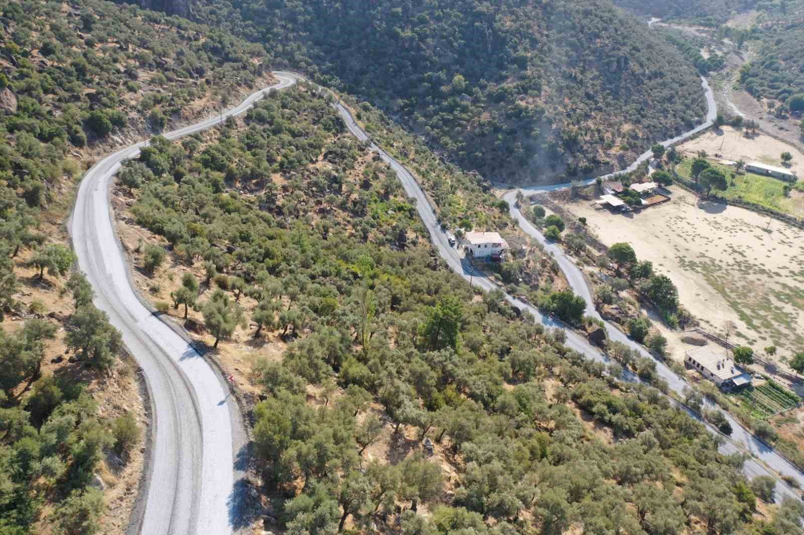 Çerçioğlu Söke’nin dört bir yanında yol yapım çalışmalarına devam ediyor