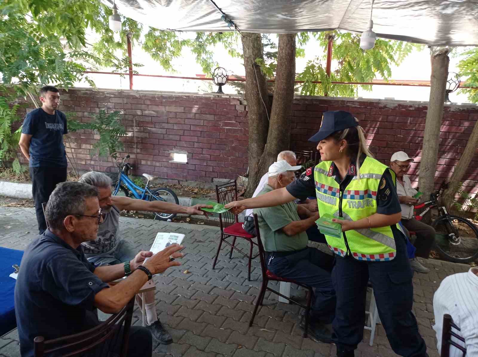 Jandarma Akseki’de trafik eğitimi verdi