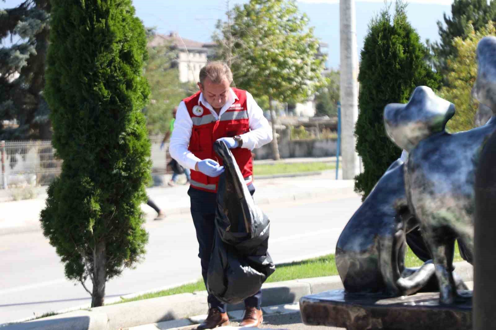 Bolu’da yere tüküren ve çöp atanlara 5 milyon 297 bin 463 TL ceza kesildi